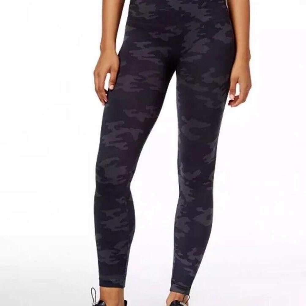 SPANX Black Camo look at me now Seamless Leggings